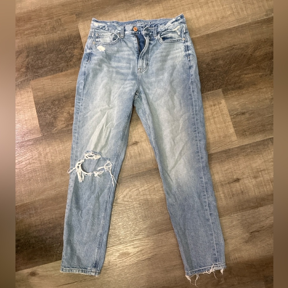 American Eagle Outfitters Light Blue Distressed mom Jeans